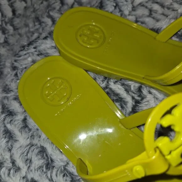 Tory Burch Chartreuse Jelly Logo Thong Sandals - Picture 3 of 4